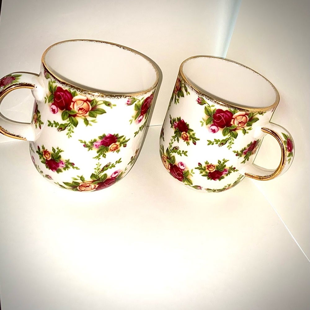 Royal Albert 1998 bouquet of roses with gold trim country roses never used cups